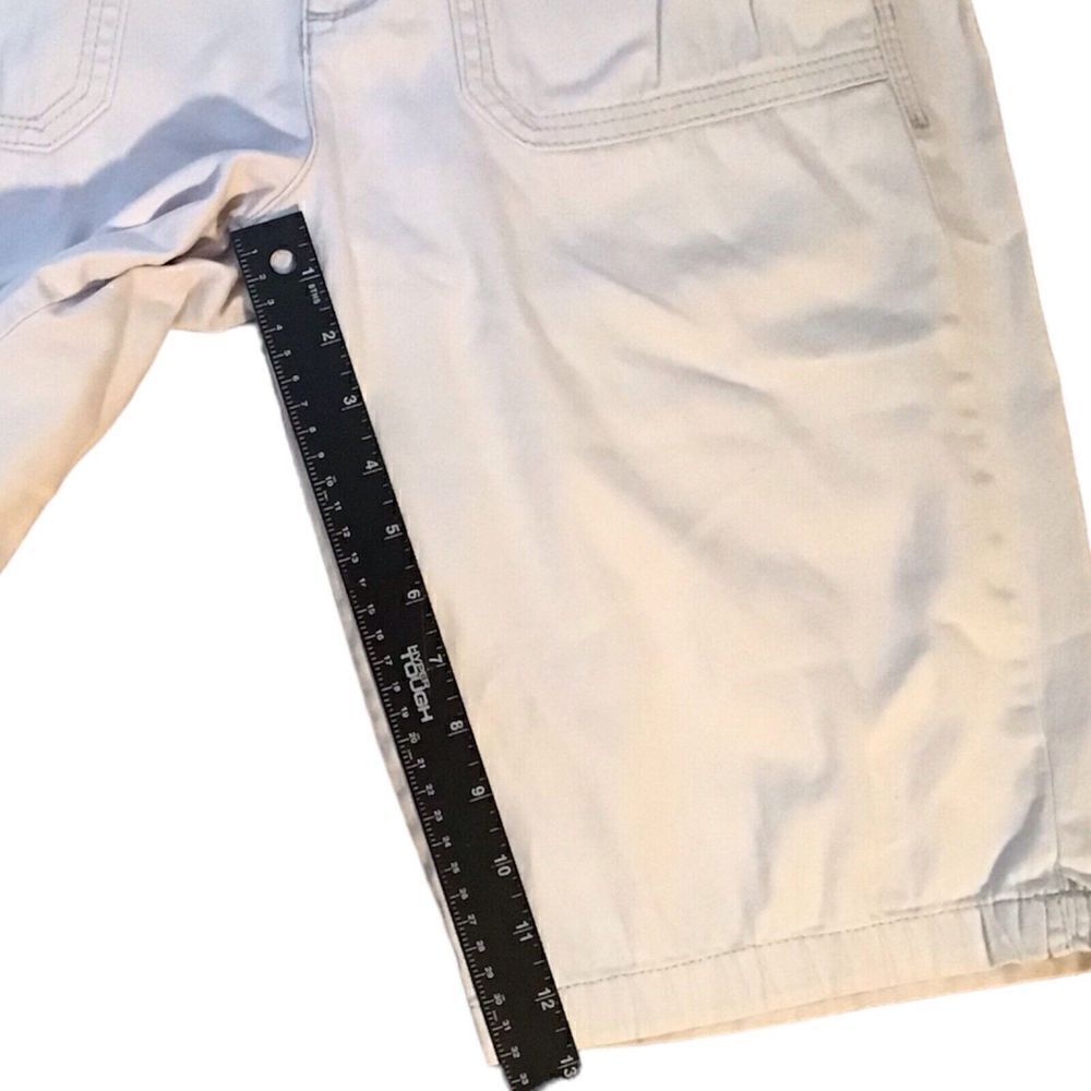 Jones & Co Women’s Bermuda Beige Flat Front Shorts Size 6 - Picture 3 of 7